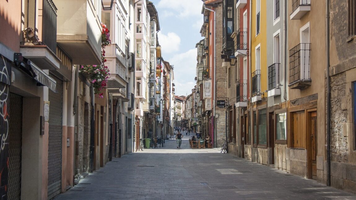Aislamiento en comunidades de vecinos: beneficios y ahorro con Ecoisola